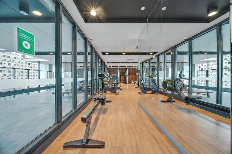 Serene Stay - 1BR Apt with Pool Gym Steam Sauna - image 15