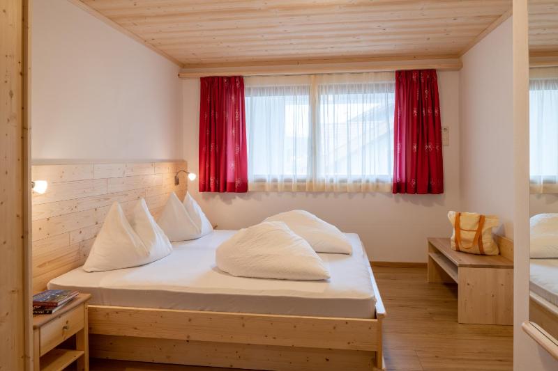 Superior One-Bedroom Apartment image 3