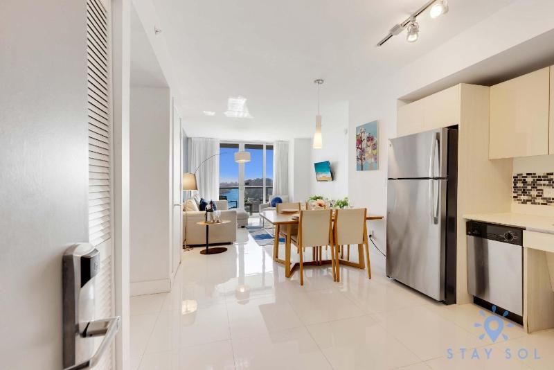 Spectacular View w/Balcony+Pool|Near Beach - image 15