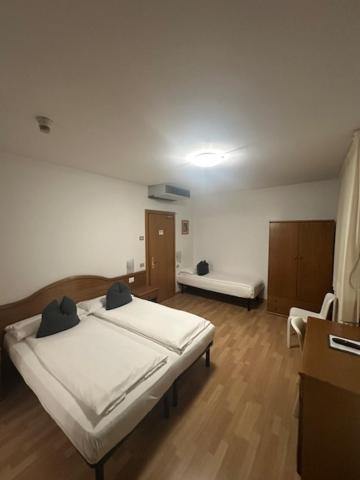 Triple Room image 4
