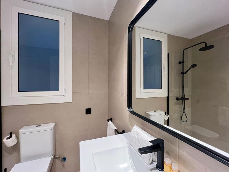 Stay Unique Apartments Balmes II - image 11