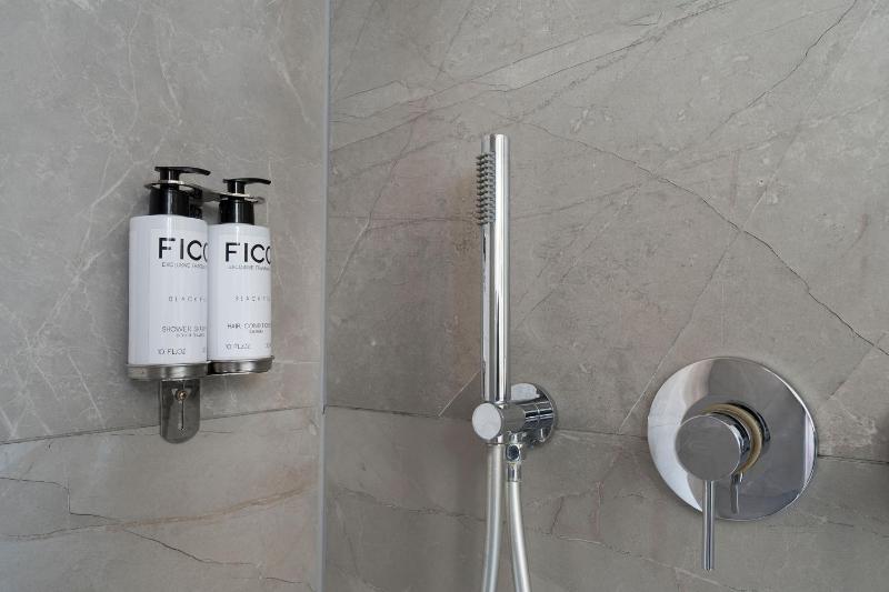 Triple Junior Suite image 2