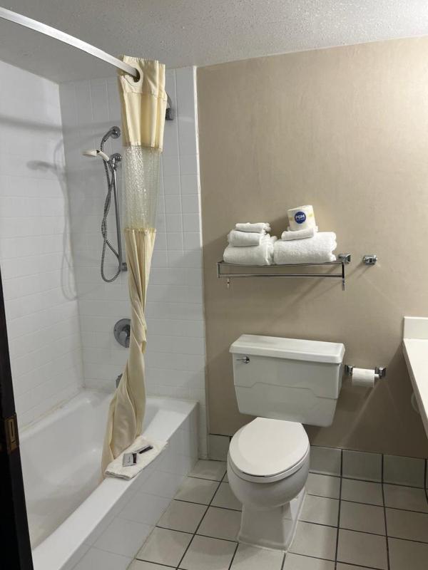King Room image 3