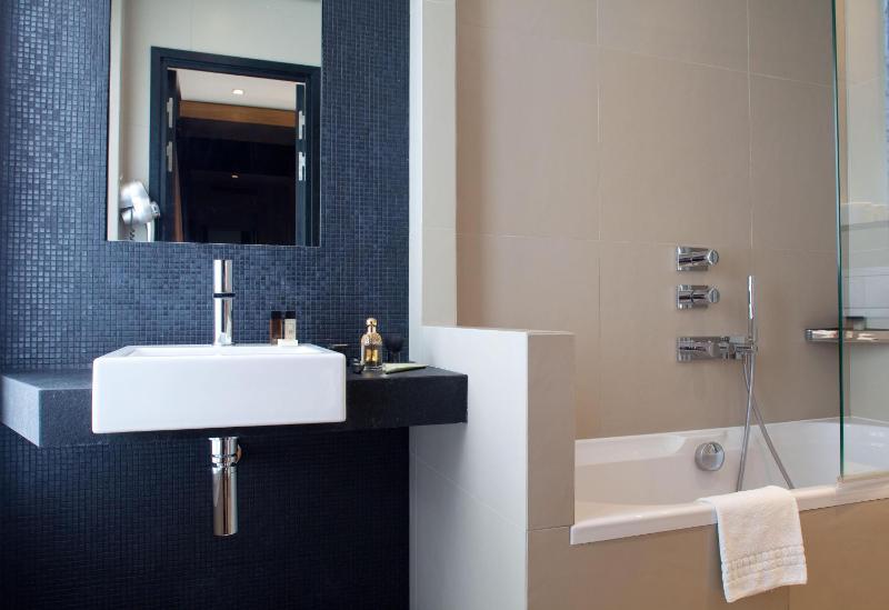 Deluxe Double Room image 2