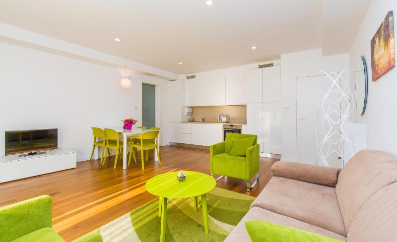 Deluxe Two-Bedroom Apartment with Terrace and PArtial Sea View image 3