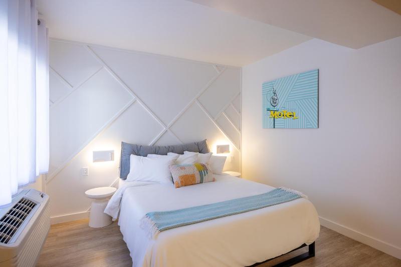 Queen Room - Disability Access image 4