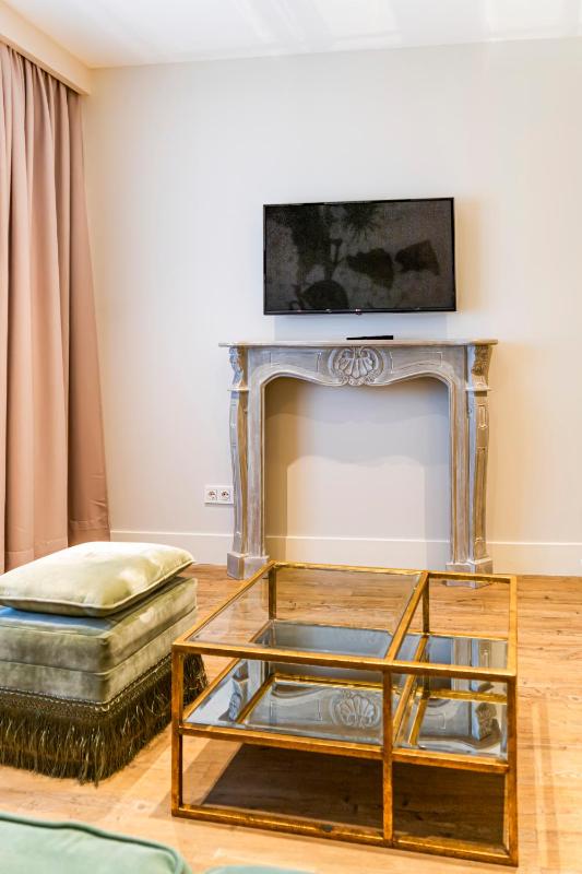 Suite with City View image 1