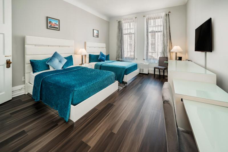 Double Room with Two Double Beds image 3