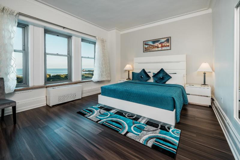King Room with Lake View - Non-Smoking image 4