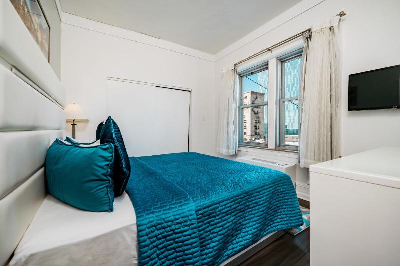 King Room with Lake View - Non-Smoking image 2