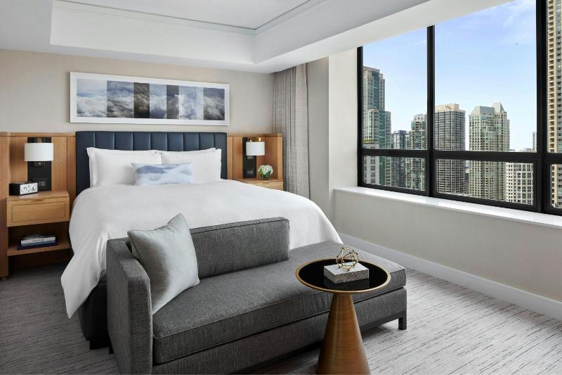 Executive King Suite image 3