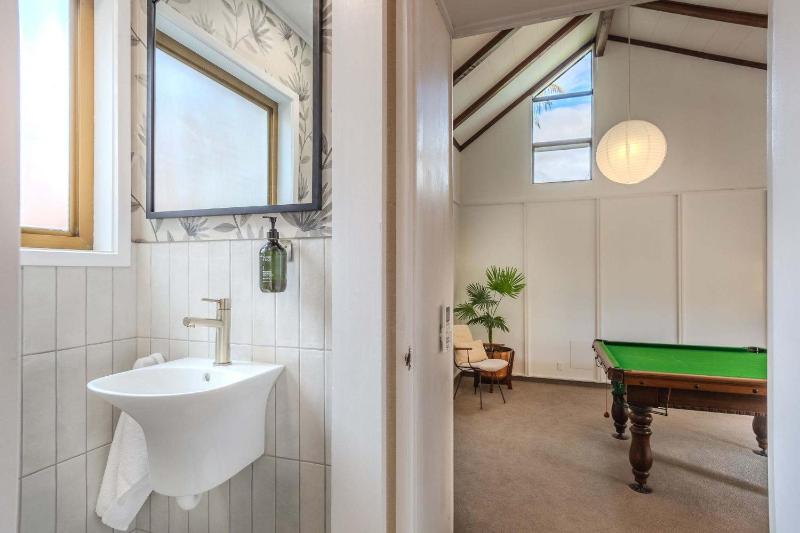 Highfield on High - 50m to the Redwoods Forest with Spa Pool - image 36