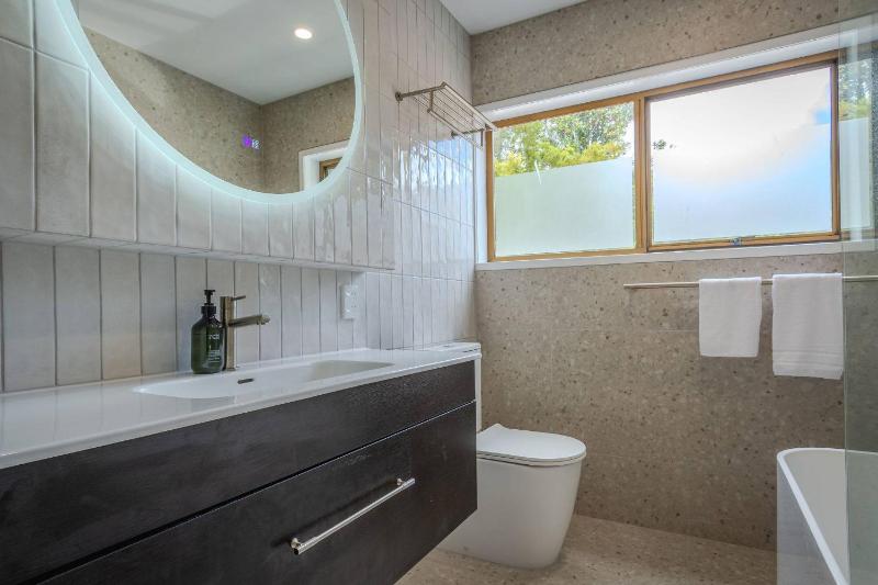 Highfield on High - 50m to the Redwoods Forest with Spa Pool - image 38