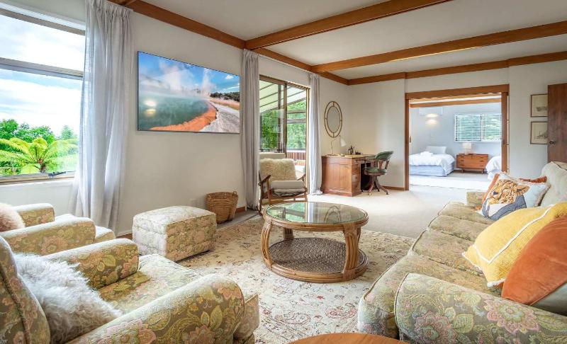 Highfield on High - 50m to the Redwoods Forest with Spa Pool - image 21