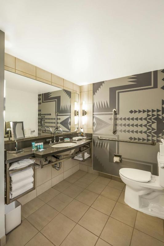 Wonderful, Guest room, 1 King, Low floor image 2