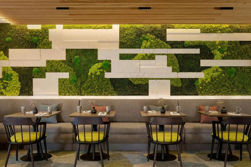 King Room with Club Lounge Access image 3