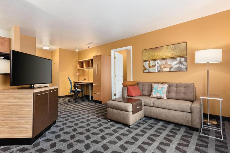 1 Bedroom Suite, 1 Queen, Sofa bed image 1