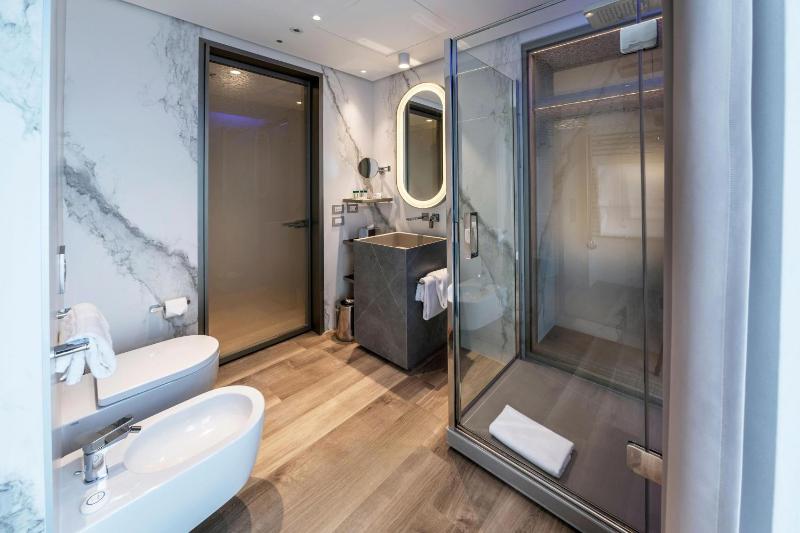 Deluxe, Guest room, 2 Twin/Single Bed(s), City view image 2