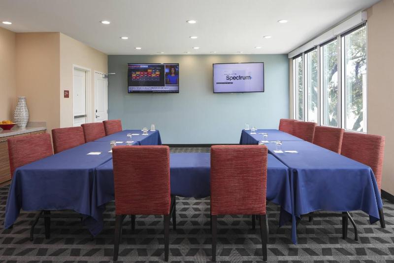 TownePlace Suites by Marriott Tampa South - image 6