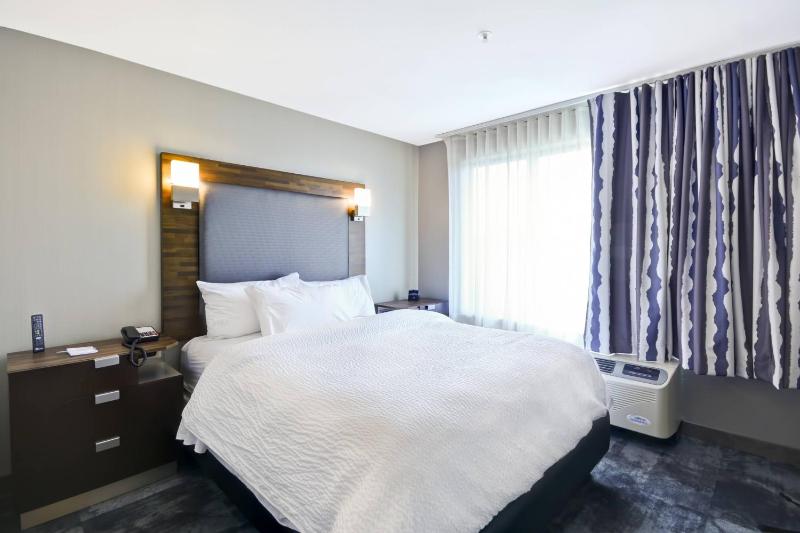 Two-Bedroom Suite image 2