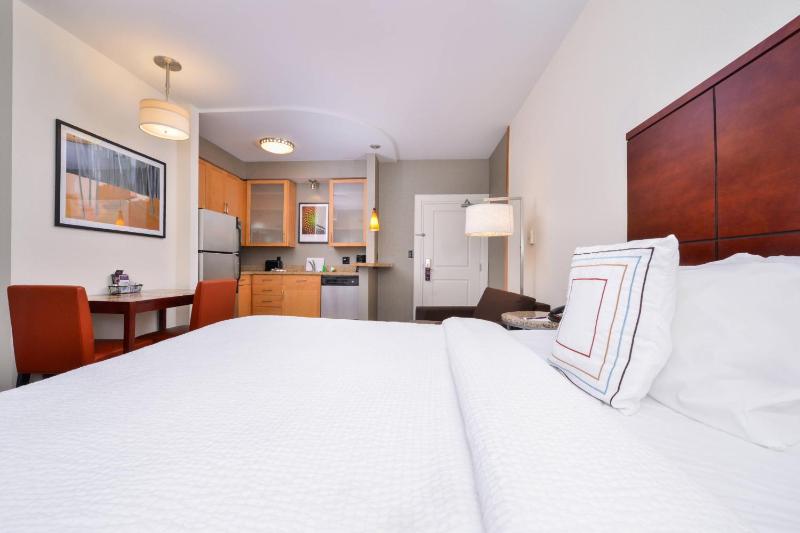 Deluxe Room image 4