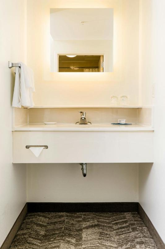 Double Suite with Two Double Beds image 3