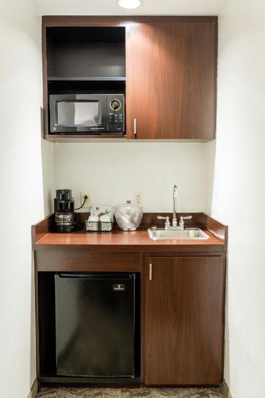 Double Suite with Two Double Beds image 4