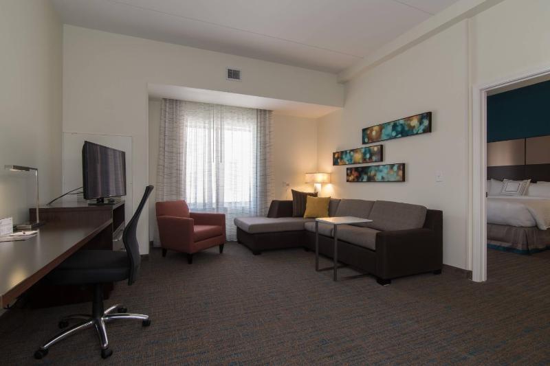 Queen Suite image 3