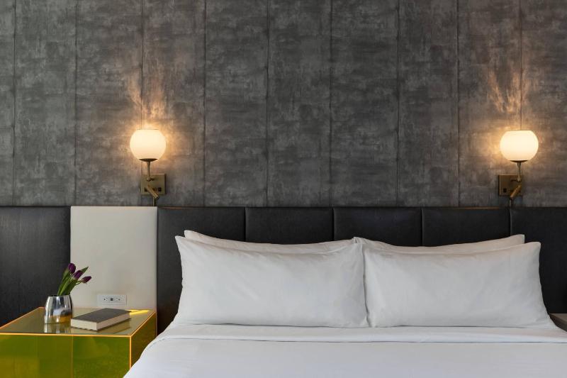 King Room - High Floor image 3
