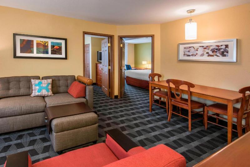 Two-Bedroom Queen Suite image 4
