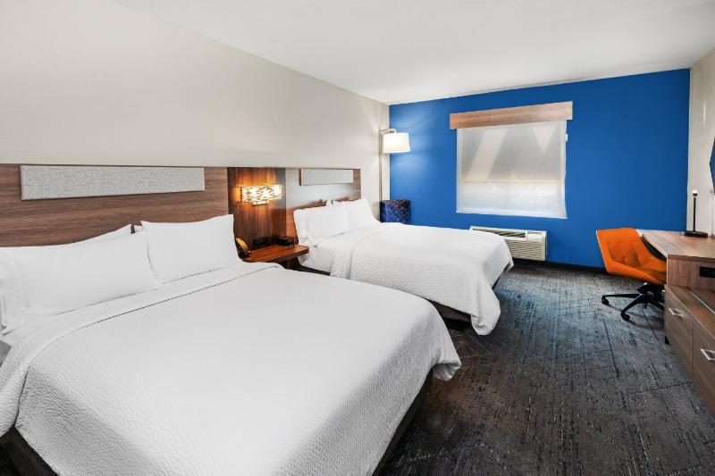 Standard Room with Two Queen Beds image 3