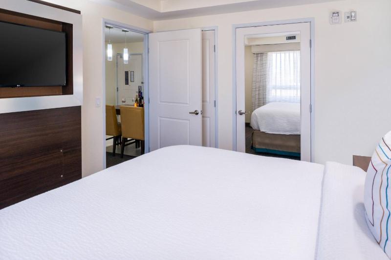 Two-Bedroom Suite with City View image 1