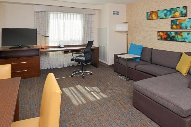 King Suite with City View image 4