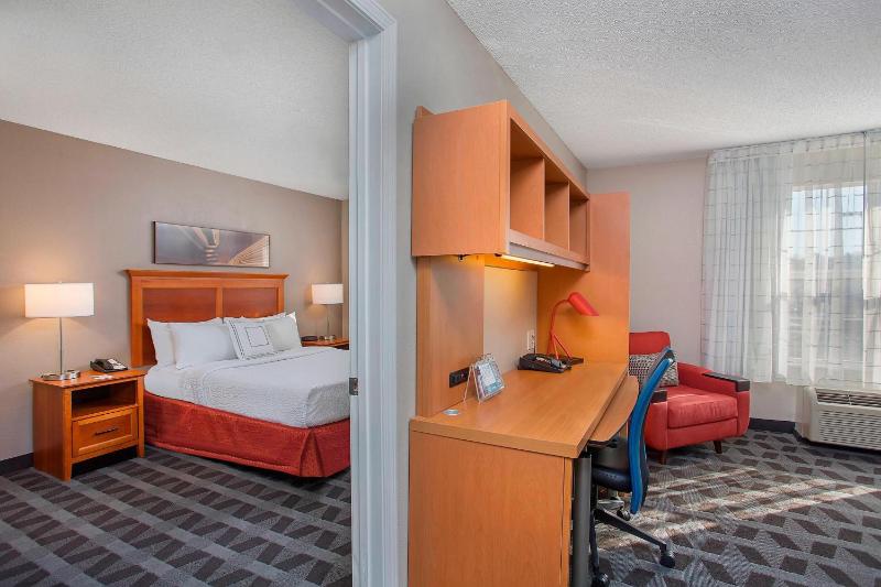 One-Bedroom Queen Suite with Sofa Bed image 1