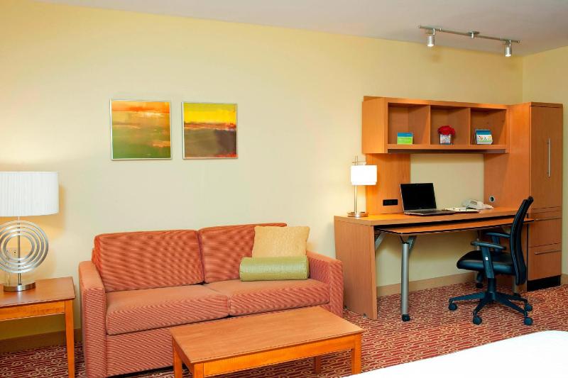 One-Bedroom Queen Suite with Sofa Bed image 3