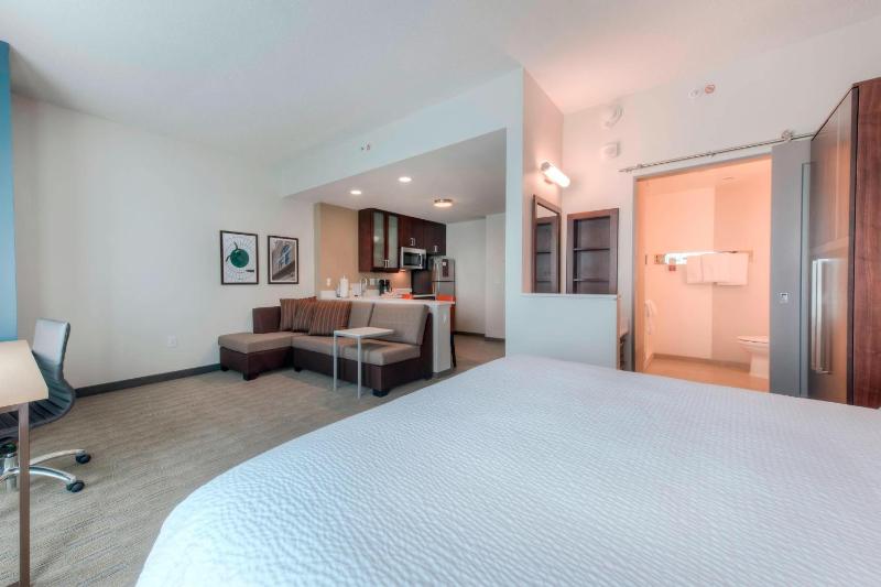 Studio King with Sofa Bed & Kitchen image 4