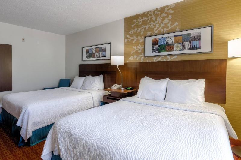 Queen Room with 2 Queen Beds image 3
