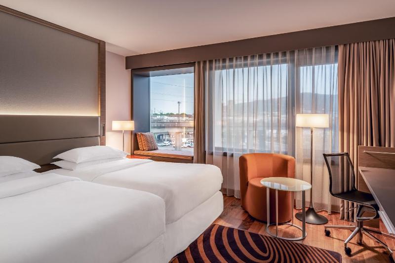 Sheraton Twin Room image 1