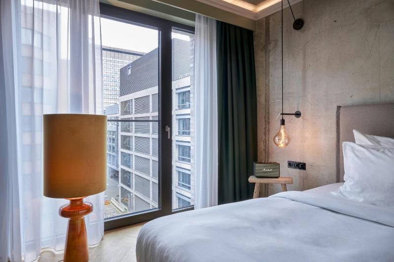 Premium, Guest room, 1 King, City view image 1