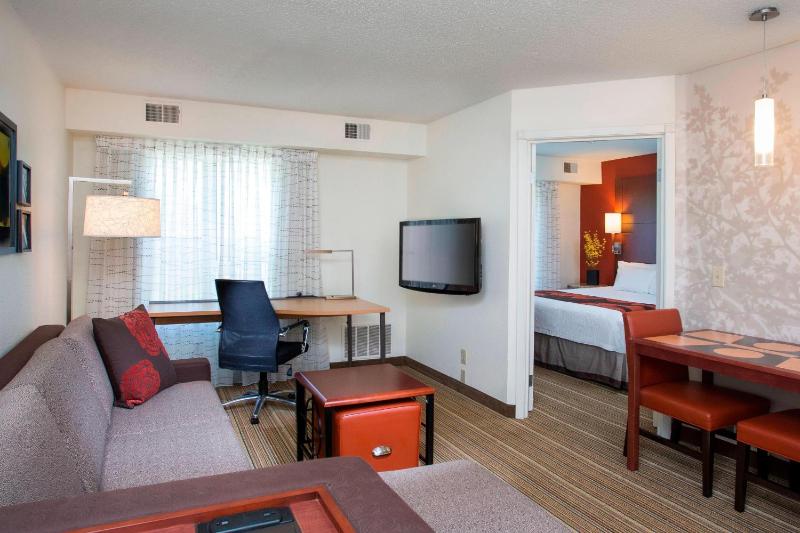 One-Bedroom Suite image 1