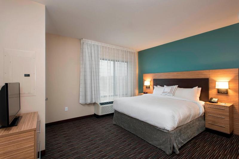 One-Bedroom Suite image 3