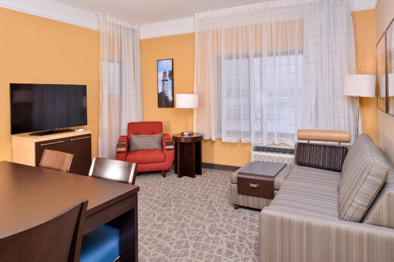 Two-Bedroom Suite image 3