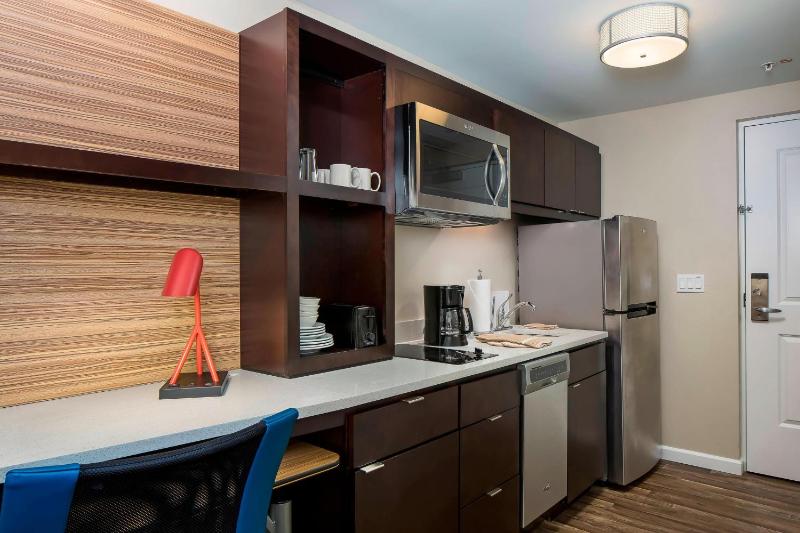 One-Bedroom Queen Suite image 2