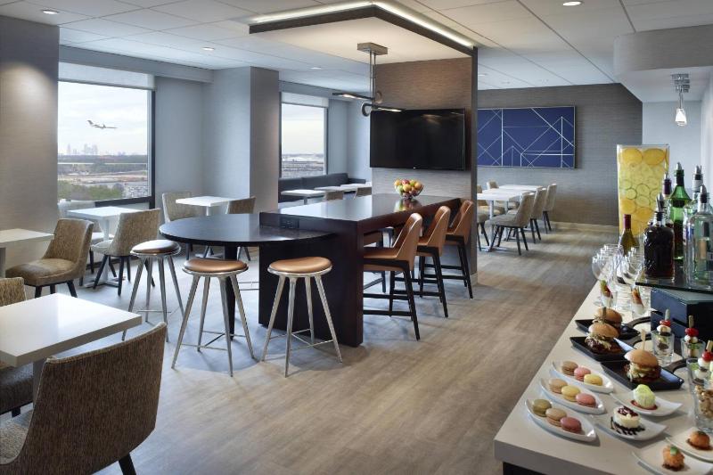 King Room with Concierge Lounge Access  - Concierge Level  image 3