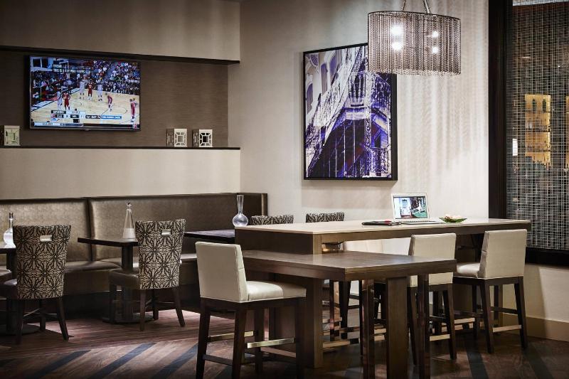 King Room with Club Lounge Access image 4