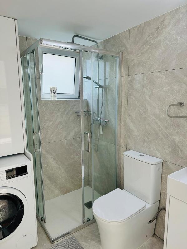 White 1-bdr apartment Agyos Tychonas - image 9