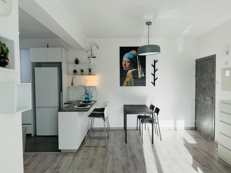 White 1-bdr apartment Agyos Tychonas - image 3