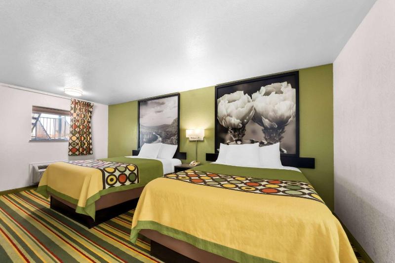 Queen Room with Two Queen Beds - Non-Smoking image 1