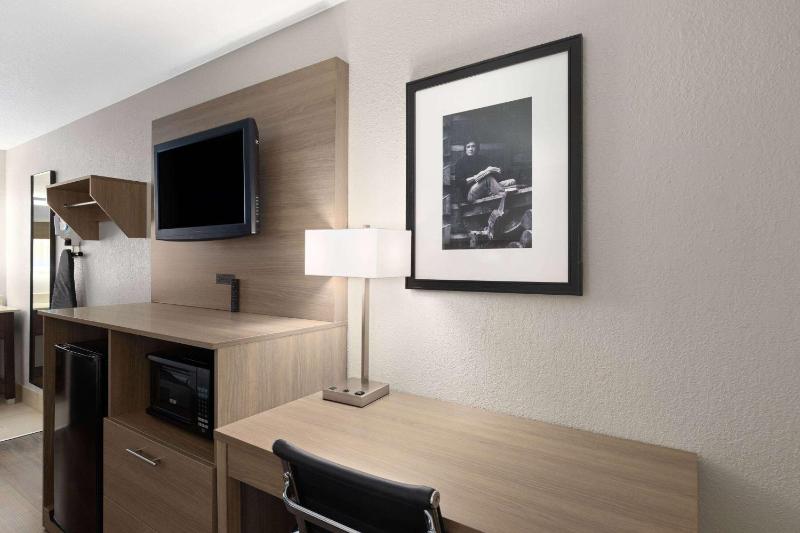 Double Room with Two Double Beds - Non-Smoking image 3