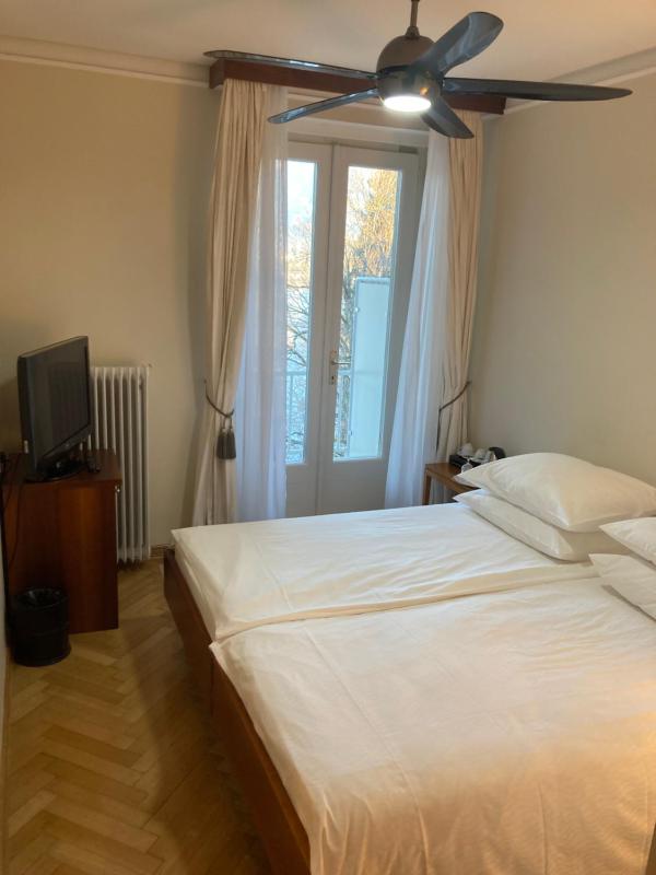 Small Double Room image 1